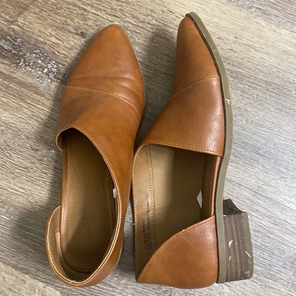 Brown flats 7 - Picture 6 of 8